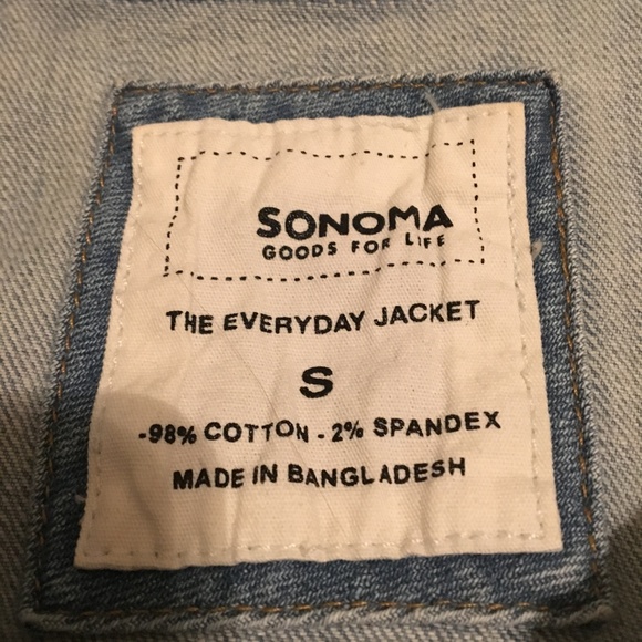 Cropped Light Wash Denim Jacket - Picture 3 of 3